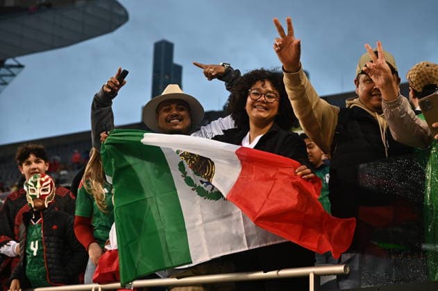 Soccer International Friendly, Länderspiel, Nationalmannschaft - Mexico vs Belgium Fans of Mexico wave a national flag and gesture from the stands during the international friendly soccer match between Mexico and Belgium at Soldier Field in Chicago, Illinois, USA, 31 March 2026. Chicago Illinois United States  Copyright: xVICTORxHILITSKIx