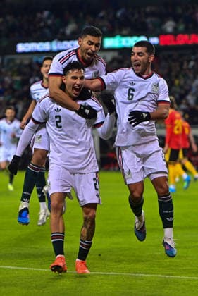 MEXICO VS BELGIUM - International Friendly, Länderspiel, Nationalmannschaft - MARCH 31, 2026 CHICAGO, ILLINOIS, USA. March 31th: Jorge Sanchez 2 of Mexico celebrates after scoring his goal with teammates during the international friendly match between Mexico and Belgium, held at Soldier Field in Chicago, Illinois, USA. (PHOTO BY VICTOR STRAFFON IMAGO IMAGES STRAFFON IMAGES MANDATORY CREDIT EDITORIAL USE Copyright: xVÃCTORxSTRAFFONx