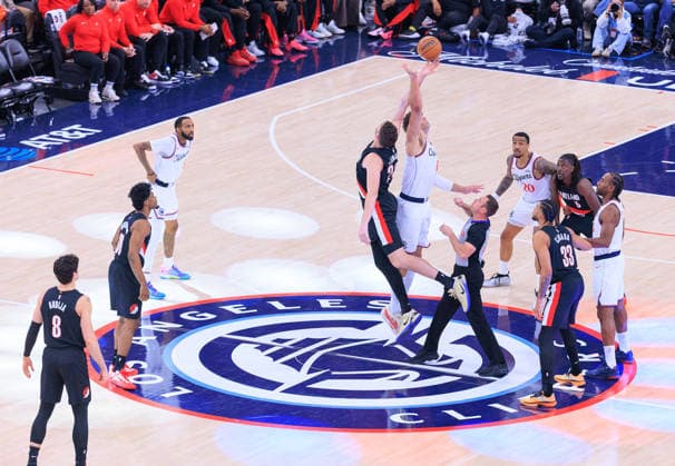 March 31, 2026, Inglewood, California, USA: Brook Lopez 11 of the Los Angeles Clippers and Donovan Clingan 23 of the Portland Trail Blazers go up for the starting jump ball to start a 2026 NBA, Basketball Herren, USA regular season game on Tuesday March 31, 2026 at Intuit Dome Arena in Inglewood, California. JAVIER ROJAS PI Clippers Vs. Trail Blazers  - ZUMAp124 20260331_zaa_p124_001 Copyright: xJavierxRojasx