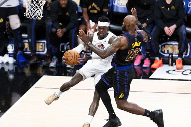 March 31, 2026, Los Angeles, California, United States: Cleveland Cavaliers™ Dennis Schroder (8) is defended by Los Angeles Lakers™ LeBron James (23) during an NBA, Basketball Herren, USA basketball game at Crypto.com Arena on Tuesday, March 31, 2026 in Los Angeles. Los Angeles United States - ZUMAs197 20260331_aaa_s197_331 Copyright: xRingoxChiux