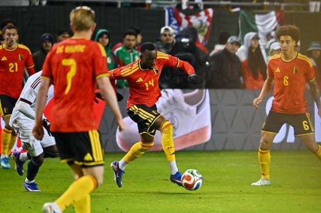 Fußball, Länderspiel, Mexiko - Belgien Soccer International Friendly, Länderspiel, Nationalmannschaft - Mexico vs Belgium Dodi Lukebakio (14) of Belgium controls the ball during the international friendly match against Mexico at Soldier Field in Chicago, Illinois, USA, 31 March 2026. The match was part of the MexTour Chicago series. Chicago Illinois United States  Copyright: xVICTORxHILITSKIx