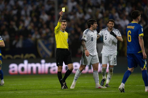 Bosnia & Herzegovina v Italy - FIFA World Cup, WM, Weltmeisterschaft, Fussball 2026 European Qualifiers KO play-offs A player receives a yellow card during the FIFA World Cup 2026 Qualifying Play-off match between Bosnia and Herzegovina and Italy at Stadion Bilino Polje in Zenica, Bosnia and Herzegovina, on March 31, 2026. Zenica Bosnia and Herzegovina  Copyright: xGiacomoxCosuax originalFilename:cosua-notitle260331_npuH2.jpg