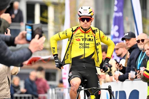 Dwars door Vlaanderen 2026 Cycling Race WAREGEM, BELGIUM - APRIL 01 : Van Aert Wout (BEL) of Team Visma Lease a Bike during the 80th edition of Dwars door Vlaanderen an UCI World Tour 1.UWT one day cycling road race for Men Elite of 184 km with start in Roeselare and finish in Waregem on April 1, 2026 in Waregem, Belgium, 01 04 2026 ( Motordriver Kenny Verfaillie - Waregem Belgium  Copyright: xTomasxSiskx