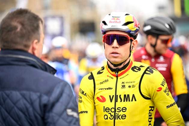Dwars door Vlaanderen 2026 Cycling Race WAREGEM, BELGIUM - APRIL 01 : Van Aert Wout (BEL) of Team Visma Lease a Bike during the 80th edition of Dwars door Vlaanderen an UCI World Tour 1.UWT one day cycling road race for Men Elite of 184 km with start in Roeselare and finish in Waregem on April 1, 2026 in Waregem, Belgium, 01 04 2026 ( Motordriver Kenny Verfaillie - Waregem Belgium  Copyright: xTomasxSiskx
