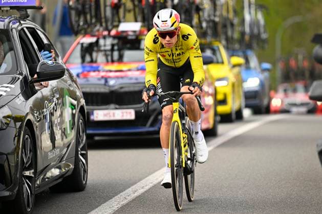 Dwars door Vlaanderen 2026 Cycling Race WAREGEM, BELGIUM - APRIL 01 : Van Aert Wout (BEL) of Team Visma Lease a Bike during the 80th edition of Dwars door Vlaanderen an UCI World Tour 1.UWT one day cycling road race for Men Elite of 184 km with start in Roeselare and finish in Waregem on April 1, 2026 in Waregem, Belgium, 01 04 2026 ( Motordriver Kenny Verfaillie - Waregem Belgium  Copyright: xTomasxSiskx