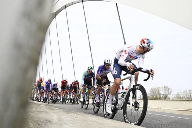 French Samuel Leroux of Team TotalEnergies pictured in action during the men elite race of the Dwars Door Vlaanderen cycling event, 184,6km from Roeselare to Waregem, Wednesday 01 April 2026. JASPERxJACOBS  x169496361x