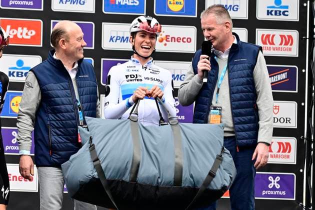 Dwars door Vlaanderen Women 2026 Cycling Race WAREGEM, BELGIUM - APRIL 01 : Vollering Demi (NED) of FDJ United - SUEZ during the 80th edition of Dwars door Vlaanderen Women an UCI Women s World Tour 1.WWT one day cycling road race for Men Elite of 128 km with start in Waregem and finish in Waregem on April 1, 2026 in Waregem, Belgium, 01 04 2026 ( Motordriver Serge Seynaeve - Waregem Belgium  Copyright: xJanxDexMeuleneirx