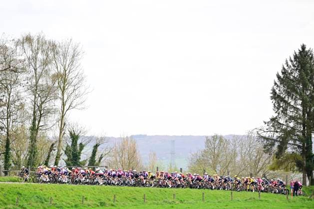 Dwars door Vlaanderen Women 2026 Cycling Race WAREGEM, BELGIUM - APRIL 01 : illustration picture peloton during the 80th edition of Dwars door Vlaanderen Women an UCI Women s World Tour 1.WWT one day cycling road race for Men Elite of 128 km with start in Waregem and finish in Waregem on April 1, 2026 in Waregem, Belgium, 01 04 2026 ( Motordriver Serge Seynaeve - Waregem Belgium  Copyright: xJanxDexMeuleneirx