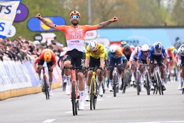 Dwars door Vlaanderen 2026 Cycling Race WAREGEM, BELGIUM - APRIL 01 : Ganna Filippo (ITA) of INEOS Grenadiers wins, second place for Van Aert Wout (BEL) of Team Visma Lease a Bike during the 80th edition of Dwars door Vlaanderen an UCI World Tour 1.UWT one day cycling road race for Men Elite of 184 km with start in Roeselare and finish in Waregem on April 1, 2026 in Waregem, Belgium, 01 04 2026 ( Motordriver Kenny Verfaillie - Waregem Belgium  Copyright: xTomasxSiskx