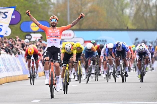 Dwars door Vlaanderen 2026 Cycling Race WAREGEM, BELGIUM - APRIL 01 : Ganna Filippo (ITA) of INEOS Grenadiers wins, second place for Van Aert Wout (BEL) of Team Visma Lease a Bike during the 80th edition of Dwars door Vlaanderen an UCI World Tour 1.UWT one day cycling road race for Men Elite of 184 km with start in Roeselare and finish in Waregem on April 1, 2026 in Waregem, Belgium, 01 04 2026 ( Motordriver Kenny Verfaillie - Waregem Belgium  Copyright: xTomasxSiskx