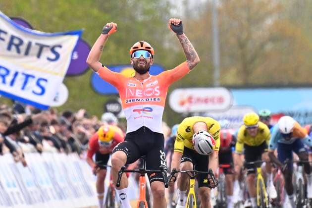 Dwars door Vlaanderen 2026 Cycling Race WAREGEM, BELGIUM - APRIL 01 : Ganna Filippo (ITA) of INEOS Grenadiers wins, second place for Van Aert Wout (BEL) of Team Visma Lease a Bike during the 80th edition of Dwars door Vlaanderen an UCI World Tour 1.UWT one day cycling road race for Men Elite of 184 km with start in Roeselare and finish in Waregem on April 1, 2026 in Waregem, Belgium, 01 04 2026 ( Motordriver Kenny Verfaillie - Waregem Belgium  Copyright: xTomasxSiskx