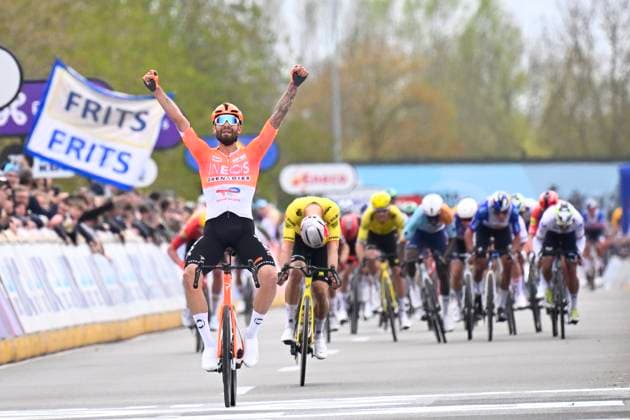 Dwars door Vlaanderen 2026 Cycling Race WAREGEM, BELGIUM - APRIL 01 : Ganna Filippo (ITA) of INEOS Grenadiers wins, second place for Van Aert Wout (BEL) of Team Visma Lease a Bike during the 80th edition of Dwars door Vlaanderen an UCI World Tour 1.UWT one day cycling road race for Men Elite of 184 km with start in Roeselare and finish in Waregem on April 1, 2026 in Waregem, Belgium, 01 04 2026 ( Motordriver Kenny Verfaillie - Waregem Belgium  Copyright: xTomasxSiskx