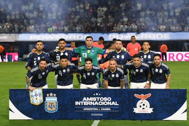 Argentina V Zambia - International Friendly, Länderspiel, Nationalmannschaft The eleven players who start the international friendly game against Zambia at La Bombonera in Buenos Aires, Argentina, on March 31, 2026, ahead of the FIFA World Cup, WM, Weltmeisterschaft, Fussball Standing: Paredes, Romero, Martinez; Kneeling: Messi, Almada, Alvarez, Mac Allister, Fernandez, Tagliafico. Buenos Aires Argentina Copyright: xPabloxEliasx originalFilename:elias-notitle260331_npCYZ.jpg