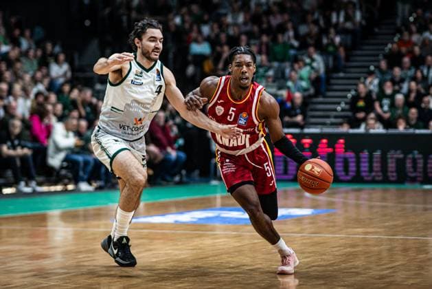 Marcus Carr (Fitness First Wuerzburg Baskets) im Zweikampf mit Clayton Guillozet (Gladiators Trier), Vet Concept Gladiators Trier vs Fitness First Wuerzburg Baskets, Basketball, easyCredit BBL, 27. Spieltag, Saison 2025 2026, 01.04.2026 Vet Concept Gladiators Trier vs Fitness First Wuerzburg Baskets, Basketball, easyCredit BBL, 27. Spieltag, Saison 2025 2026, 01.04.2026 Copyright: xEibner-Pressefoto AlexanderxNeisx EP_ANS