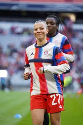 Arianna Caruso (27 Bayern) beim UEFA Womens Champions League Spiel FC Bayern München Manchester United, ManU am 01.04.2026. München Allianz Arena Bayern Deutschland