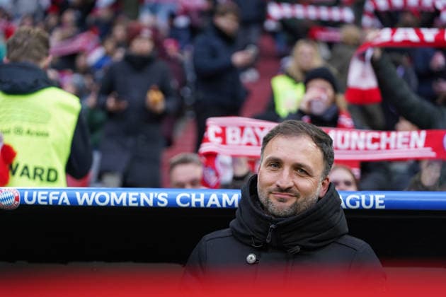 Jose Antonio Barcala Gracia (Trainer Bayern) beim UEFA Womens Champions League Spiel FC Bayern München Manchester United, ManU am 01.04.2026. München Allianz Arena Bayern Deutschland