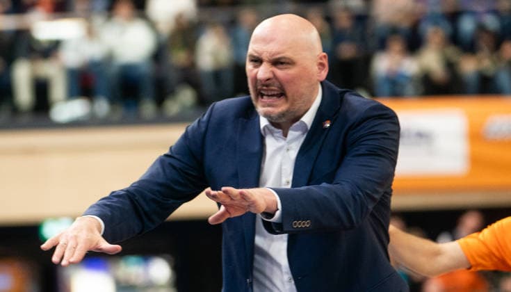 1.4.2026, Basketball, Herren, easy credit BBL, easy credit Bundesliga, BBL, Bundesliga, 27. Spieltag, Rostock Seawolves - Basketball Löwen Braunschweig Trainer PrzemysÅ‚aw Frasunkiewicz (Rostock Seawolves) Rostock Stadthalle Mecklenburg-Vorpommern Deutschland