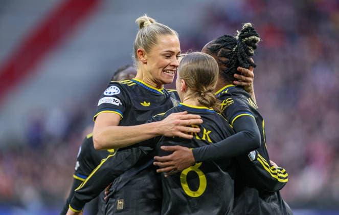 GER, München, Bayern München vs Manchester United, ManU Women s Champions League, Fussball, UEFA, Spielzeit 2025 2026, Allianz Arena, Viertelfinale, Rückspiel im Bild: Melvine Malard (Manchester United Frauen 9), Tor, Freude, Jubel und Emotion, goal scorerd, Fridolina Rölfo (Manchester United), Jess Park (Manchester United Frauen 8) DFB DFL REGULATIONS PROHIBIT ANY USE OF PHOTOGRAPHS AS IMAGE SEQUENCES AND OR QUASI-VIDEO, 01.04.2026 Copyright: HMBxMedia HendrikxHamelau