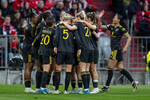 Die Englaenderinnen bejubeln mit Melvine Malard Manchester United, ManU WFC, 09) deren Tor zum 0:1 GER, FC Bayern Muenchen vs. Manchester United W.F.C., Fussball, UEFA Womans Champions League, Viertelfinale Rueckspiel, Saison 2025 2026, 01.04.2026. GER, FC Bayern Muenchen vs. Manchester United W.F.C., Fussball, UEFA Womans Champions League, Viertelfinale Rueckspiel, Saison 2025 2026, 01.04.2026. Muenchen Copyright: xEibner-Pressefoto HeikexFeinerx EP_HFR