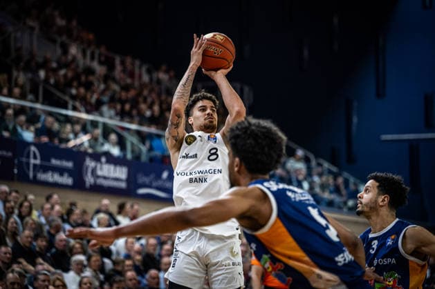 Rostock, Deutschland 01. April 2026: 1.BBL - 2025 2026 - Rostock Seawolves gegen Basketball Löwen Braunschweig Im Bild: Joshua Obiesie (LÖWEN Braunschweig) mit Ball, Copyright: xFotostandx xVoelkerx