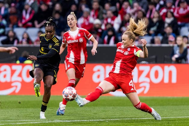 MUNICH, GERMANY - APRIL 1: Melvine Malard Manchester United, ManU 9) controls the ball against Glodis Perla Viggosdottir (FC Bayern Muenchen, 4) during the UEFA Women™s Champions League Quarter final match between FC Bayern Muenchen vs. Manchester United at Allianz Arena on the 2nd leg of the UEFA Women™s Champions League Quarter finals on April 1, 2026 in Munich, Germany. Bavaria Germany Copyright: xSteffiexWunderlx