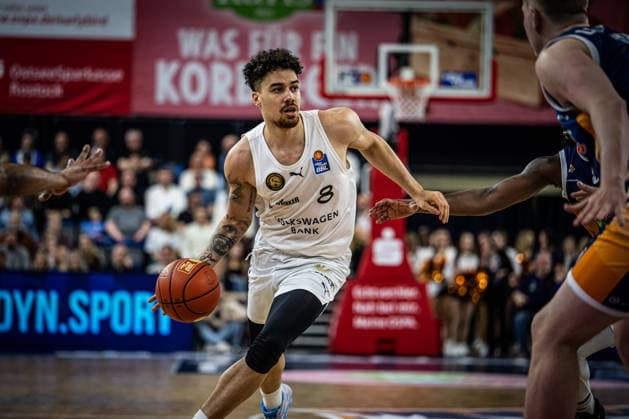 Rostock, Deutschland 01. April 2026: 1.BBL - 2025 2026 - Rostock Seawolves gegen Basketball Löwen Braunschweig Im Bild: Joshua Obiesie (LÖWEN Braunschweig) mit Ball, Copyright: xFotostandx xVoelkerx
