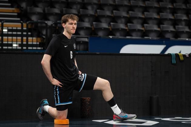 GER, Basketball, easy Credit- BBL, EWE Baskets Oldenburg vs Veolia Towers Hamburg 01.04.2026, EWE Arena, Oldenburg, GER, easy Credit-BBL, EWE Baskets Oldenburg vs Veolia Towers Hamburg, im Bild vor dem Spiel beim Aufwaermen Janne MÜLLER MUELLER ( Veolia Towers Hamburg 6 )
