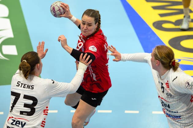 Csenge Kuczora (Thueringer HC, 59) im Angriff gegen Zoe Stens (BSV Sachsen Zwickau, 73), Laura Szabo (BSV Sachsen Zwickau, 06). GER, Thueringer HC gegen BSV Sachsen Zwickau, Handball, Alsco Handball Bundesliga Frauen, 20. Spieltag, Saison 2025 2026, 01.04.2026 GER, Thueringer HC gegen BSV Sachsen Zwickau, Handball, Alsco Handball Bundesliga Frauen, 20. Spieltag, Saison 2025 2026, 01.04.2026 Bad Langensalza Copyright: xEibner-Pressefoto MartinxHerbstx EP_MHT