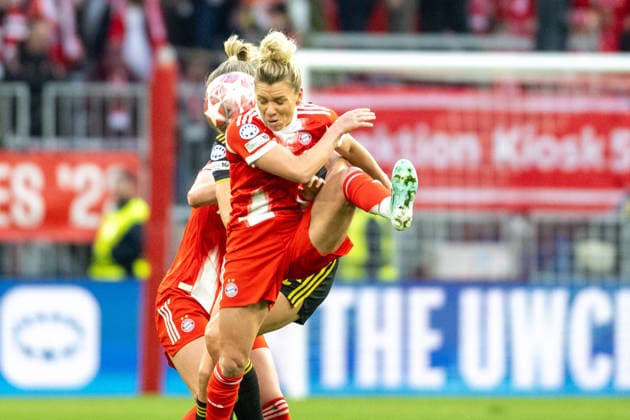 Linda Dallmann 10 (FC Bayern Muenchen), FC Bayern Frauen - Manchester United, ManU Fussball, Champions League Viertelfinale Rueckspiel, 01.04.2026 DFB regulations prohibit any use of photographs as image sequences and or quasi-video Muenchen Bayern Deutschland