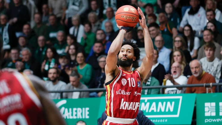 Im Bild: Davion Mintz (Wuerzburg Baskets, 10) mit dem Korbwurf 01.04.2026, VET-CONCEPT Gladiators Trier - Fitness First Wuerzburg Baskets, easyCredit BBL, 27. Spieltag, Deutschland, Trier, SWT-Arena, Copyright: HMBxMedia xJulienxBecker