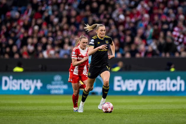MUNICH, GERMANY - APRIL 1: Fridolina Rolfoe (Rolfö, Rolfo, Manchester United, ManU 12) controls the ball during the UEFA Women™s Champions League Quarter final match between FC Bayern Muenchen vs. Manchester United at Allianz Arena on the 2nd leg of the UEFA Women™s Champions League Quarter finals on April 1, 2026 in Munich, Germany. Bavaria Germany Copyright: xSteffiexWunderlx