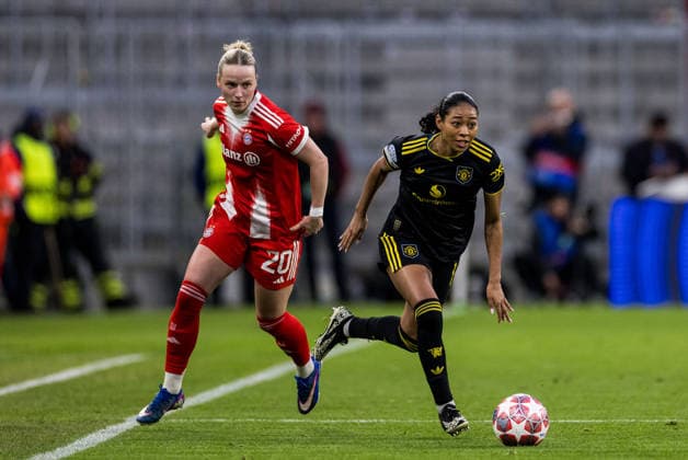 MUNICH, GERMANY - APRIL 1: Jayde Riviere Manchester United, ManU 14) controls the ball against Franziska Kett (FC Bayern Muenchen, 20) during the UEFA Women™s Champions League Quarter final match between FC Bayern Muenchen vs. Manchester United at Allianz Arena on the 2nd leg of the UEFA Women™s Champions League Quarter finals on April 1, 2026 in Munich, Germany. Bavaria Germany Copyright: xSteffiexWunderlx