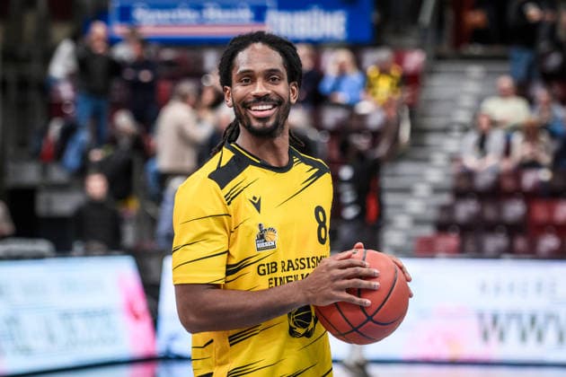 Terrell Harris (MHP RIESEN Ludwigsburg, 08) - gute Laune, neu im Kader GER, MHP Riesen Ludwigsburg vs. Niners Chemnitz, Basketball Bundesliga, easycredit BBL, 27. Spieltag, Spielzeit 2025 2026, 01.04.2026 GER, MHP Riesen Ludwigsburg vs. Niners Chemnitz, Basketball Bundesliga, easycredit BBL, 27. Spieltag, Spielzeit 2025 2026, 01.04.2026 Ludwigsburg Copyright: xSandyxDinkelackerx EP_SDR