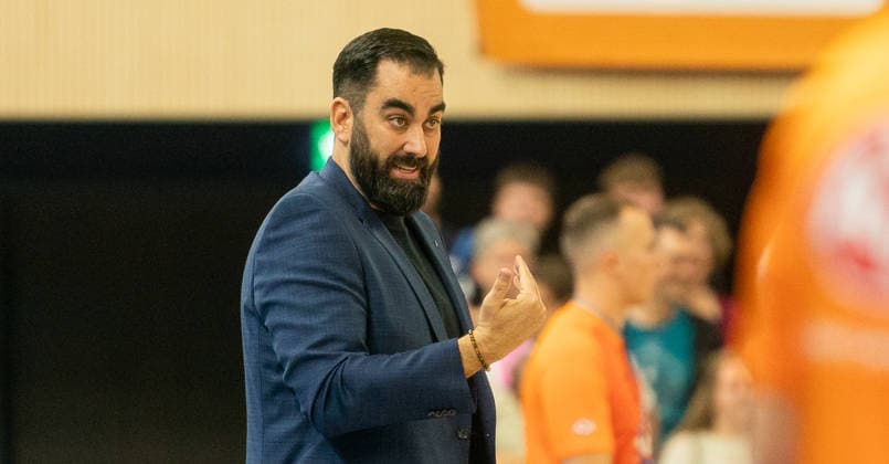1.4.2026, Basketball, Herren, easy credit BBL, easy credit Bundesliga, BBL, Bundesliga, 27. Spieltag, Rostock Seawolves - Basketball Löwen Braunschweig Trainer Ramon Diaz Sanchez (Basketball Löwen Braunschweig) Rostock Stadthalle Mecklenburg-Vorpommern Deutschland