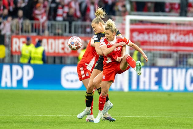 Linda Dallmann 10 (FC Bayern Muenchen), FC Bayern Frauen - Manchester United, ManU Fussball, Champions League Viertelfinale Rueckspiel, 01.04.2026 DFB regulations prohibit any use of photographs as image sequences and or quasi-video Muenchen Bayern Deutschland