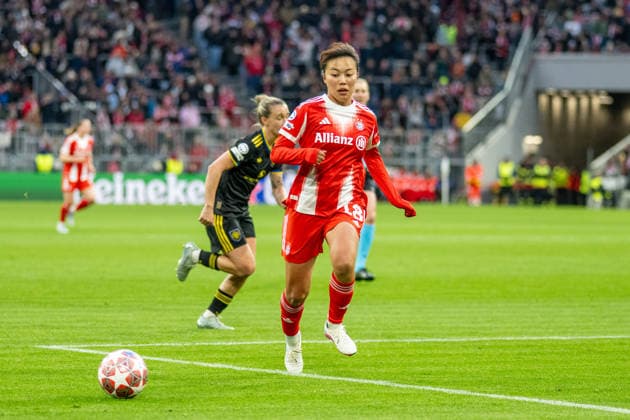 Momoko Tanikawa 18 (FC Bayern Muenchen), FC Bayern Frauen - Manchester United, ManU Fussball, Champions League Viertelfinale Rueckspiel, 01.04.2026 DFB regulations prohibit any use of photographs as image sequences and or quasi-video Muenchen Bayern Deutschland