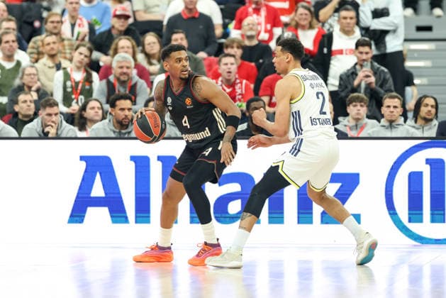 Xavier Rathan-Mayes (FC Bayern Basketball, 04) mit Wade Baldwin (Fenerbahce Beko Istanbul, 02), GER, FC Bayern Basketball vs. Fenerbahce Beko Istanbul, Basketball, Euroleague, 35. Spieltag, Saison 2025 2026, 01.04.2026, GER, FC Bayern Basketball vs. Fenerbahce Beko Istanbul, Basketball, Euroleague, 35. Spieltag, Saison 2025 2026, 01.04.2026 Muenchen Copyright: xEibner-Pressefoto JennixMaulx EP_JML
