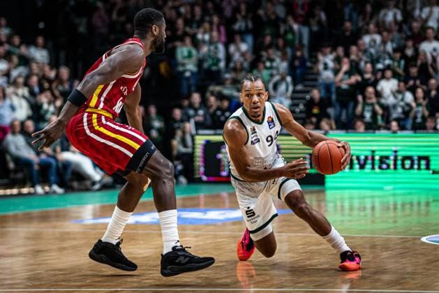 George King (Gladiators Trier) im Zweikampf mit Eddy Edigin Jr (Fitness First Wuerzburg Baskets), Vet Concept Gladiators Trier vs Fitness First Wuerzburg Baskets, Basketball, easyCredit BBL, 27. Spieltag, Saison 2025 2026, 01.04.2026 Vet Concept Gladiators Trier vs Fitness First Wuerzburg Baskets, Basketball, easyCredit BBL, 27. Spieltag, Saison 2025 2026, 01.04.2026 Copyright: xEibner-Pressefoto AlexanderxNeisx EP_ANS