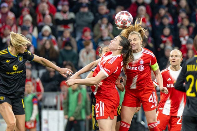 Kopfball Glodis Perla Viggosdottir 4 (FC Bayern Muenchen), FC Bayern Frauen - Manchester United, ManU Fussball, Champions League Viertelfinale Rueckspiel, 01.04.2026 DFB regulations prohibit any use of photographs as image sequences and or quasi-video Muenchen Bayern Deutschland