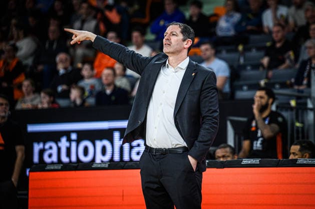 Neu Ulm, Deutschland, 01.04.26: Head Coach Ty Harrelson (ratiopharm ulm) gestikuliert, gestik waehrend des Basketball Bundesliga Spiels zwischen ratiopharm ulm vs Syntainics MBC in der ratiopharm Arena am 01. April 2026 in Neu Ulm, Deutschland. (Foto von Harry Langer DeFodi Images) ratiopharm Arena, Germany, 01.04.26: Head Coach Ty Harrelson (ratiopharm ulm) gestures during the Basketball Bundesliga match between ratiopharm ulm vs Syntainics MBC at Neu Ulm on April 1, 2026 in ratiopharm Arena, Germany. (Photo by Harry Langer DeFodi Images) (Photo by Harry Langer DeFodi Images) -