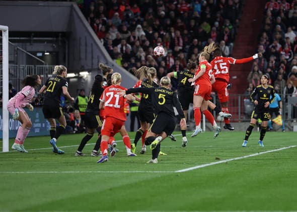 Fussball, Frauen, Frauen Champions League, Viertelfinale Rückspiel, Saison 2025 2026, FC Bayern München - Manchester United, ManU Allianz Arena 1:1 durch Glodis Perla Viggosdottir (FC Bayern München) Tor, per Kopf