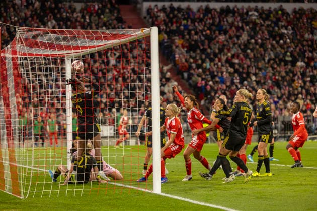 München, Deutschland 01. April 2026: UEFA Womens Champions League - 2025 2026 - Viertelfinale - FC Bayern München gegen Manchester United, ManU Im Bild: Glodis Viggosdottir (FCB) macht das Tor zum 1:1 Allianz Arena Bayern Copyright: xFotostandx xSchäferx