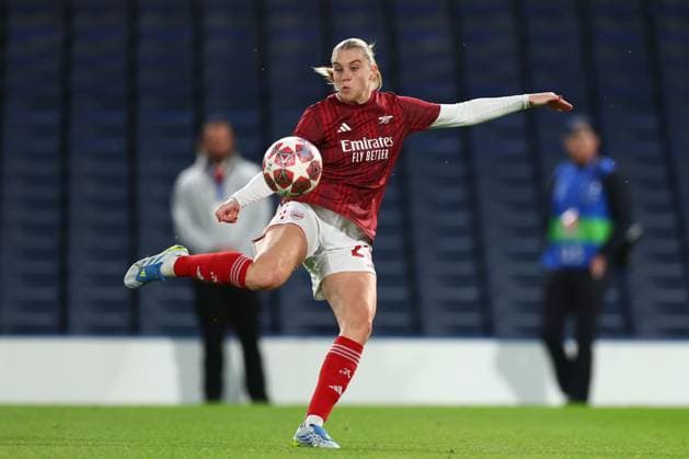 Alessia Russo of Arsenal Women warming up Chelsea Women v Arsenal Women, UEFA Women s Champions League, Quarter Final, Second Leg, Football, Stamford Bridge, London, UK - 01 Apr 2026London Stamford Bridge United Kingdom EDITORIAL USE ONLY No use with unauthorised audio, video, data, fixture lists, club league logos or live services. Online in-match use limited to 120 images, no video emulation. No use in betting, games or single club league player publications.  Copyright: xSimonxDael Shutterstockx 16808990l