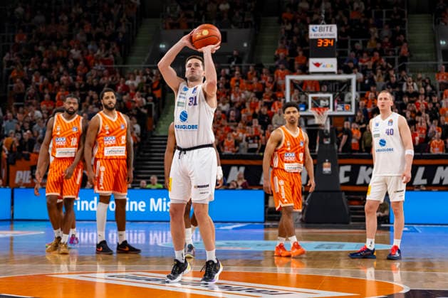 easyCredit BBL: Ratiopharm Ulm vs. Syntainics MBC; 01.04.2026 Ulm, GERMANY - 01. April 2026: S. Reaves (Syntainics MBC, 31) beim Freiwurf während dem Spiel zwischen der Ratiopharm Ulm und den Syntainics MBC am 27. Spieltag der easyCredit BBL in der ratiopharm Arena Ulm. Copyright: xBEAUTIFULxSPORTS Steinx