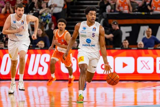 easyCredit BBL: Ratiopharm Ulm vs. Syntainics MBC; 01.04.2026 Ulm, GERMANY - 01. April 2026: Marcus Foster (Syntainics MBC, 5) beim Spielaufbau während dem Spiel zwischen der Ratiopharm Ulm und den Syntainics MBC am 27. Spieltag der easyCredit BBL in der ratiopharm Arena Ulm. Copyright: xBEAUTIFULxSPORTS Steinx