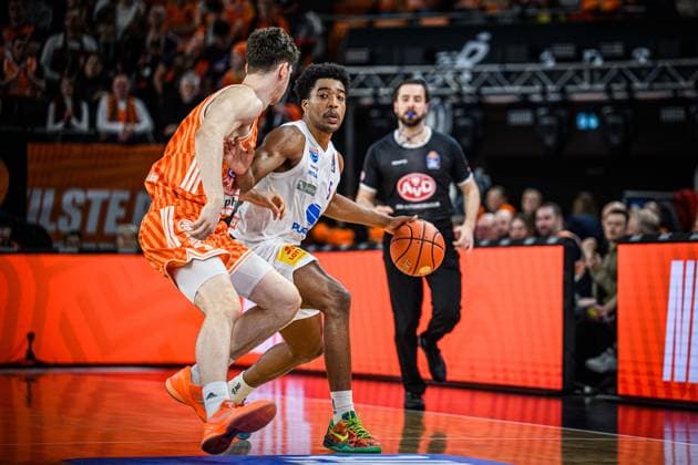 Neu Ulm, Deutschland, 01.04.26: Diego Garavaglia (ratiopharm ulm) und Marcus Foster (Syntainics MBC) im Zweikampf waehrend des Basketball Bundesliga Spiels zwischen ratiopharm ulm vs Syntainics MBC in der ratiopharm Arena am 01. April 2026 in Neu Ulm, Deutschland. (Foto von Harry Langer DeFodi Images) ratiopharm Arena, Germany, 01.04.26: Diego Garavaglia (ratiopharm ulm) und Marcus Foster (Syntainics MBC) battle for the ball during the Basketball Bundesliga match between ratiopharm ulm vs Syntainics MBC at Neu Ulm on April 1, 2026 in ratiopharm Arena, Germany. (Photo by Harry Langer DeFodi Images) (Photo by Harry Langer DeFodi Images) -