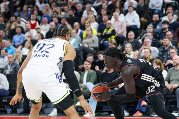 Wenyen Gabriel (FC Bayern Basketball, 32) mit Khem Birch (Fenerbahce Beko Istanbul, 92), GER, FC Bayern Basketball vs. Fenerbahce Beko Istanbul, Basketball, Euroleague, 35. Spieltag, Saison 2025 2026, 01.04.2026, GER, FC Bayern Basketball vs. Fenerbahce Beko Istanbul, Basketball, Euroleague, 35. Spieltag, Saison 2025 2026, 01.04.2026 Muenchen Copyright: xEibner-Pressefoto JennixMaulx EP_JML