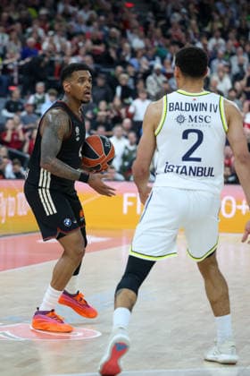 Xavier Rathan-Mayes (FC Bayern Basketball, 04) mit Wade Baldwin (Fenerbahce Beko Istanbul, 02), GER, FC Bayern Basketball vs. Fenerbahce Beko Istanbul, Basketball, Euroleague, 35. Spieltag, Saison 2025 2026, 01.04.2026, GER, FC Bayern Basketball vs. Fenerbahce Beko Istanbul, Basketball, Euroleague, 35. Spieltag, Saison 2025 2026, 01.04.2026 Muenchen Copyright: xEibner-Pressefoto JennixMaulx EP_JML