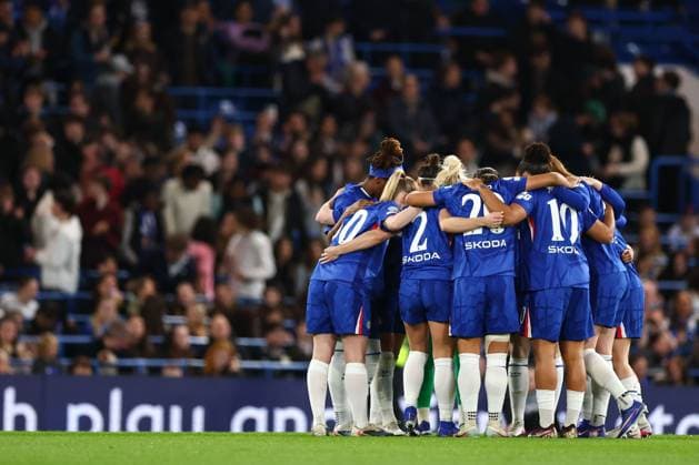 Chelsea Women players huddle Chelsea Women v Arsenal Women, UEFA Women s Champions League, Quarter Final, Second Leg, Football, Stamford Bridge, London, UK - 01 Apr 2026London Stamford Bridge United Kingdom EDITORIAL USE ONLY No use with unauthorised audio, video, data, fixture lists, club league logos or live services. Online in-match use limited to 120 images, no video emulation. No use in betting, games or single club league player publications.  Copyright: xSimonxDael Shutterstockx 16808990m