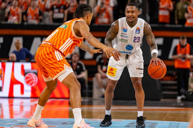 easyCredit BBL: Ratiopharm Ulm vs. Syntainics MBC; 01.04.2026 Ulm, GERMANY - 01. April 2026: C. Callison (Syntainics MBC, 23) im Zweikampf gegen Nelson Weidemann (Ratiopharm Ulm, 0) während dem Spiel zwischen der Ratiopharm Ulm und den Syntainics MBC am 27. Spieltag der easyCredit BBL in der ratiopharm Arena Ulm. Copyright: xBEAUTIFULxSPORTS Steinx